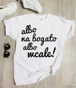 koszulka z napisem 