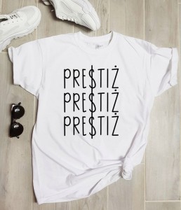 koszulka z napisem 