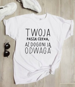 koszulka z napisem