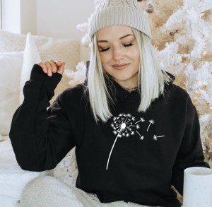 czarna bluza z kapturem damska dmuchawiec.JPG