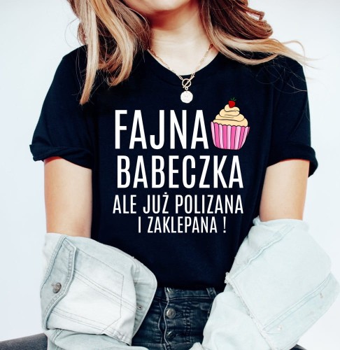 KOSZULKA FAJNA BEBECZKA ALE JUŻ POLIZANA I ZAKLEPANA.JPG
