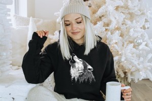 czarna bluza z kapturem nadruk wilk.JPG