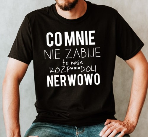 czarna męska koszulka co mnie nie zabije.jpg