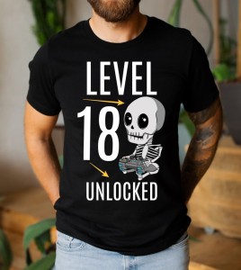 KOSZULKA NA OSIEMNASTKĘ C LEVEL 18 UNLOCKED.jpg