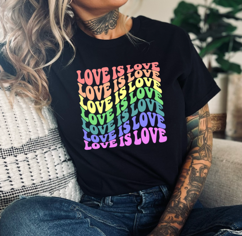 koszulka love is love.png