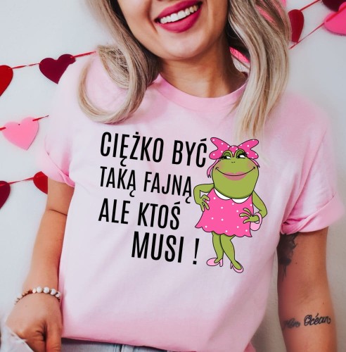 fajna damska koszulka NA PREZENT CIĘŻKO BYĆ TAKĄ FAJNĄ.JPG