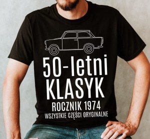 KOSZULKA CZARNA NA 50 URODZINY 50-LETNI KLASYK 1974 TRABANT.jpg