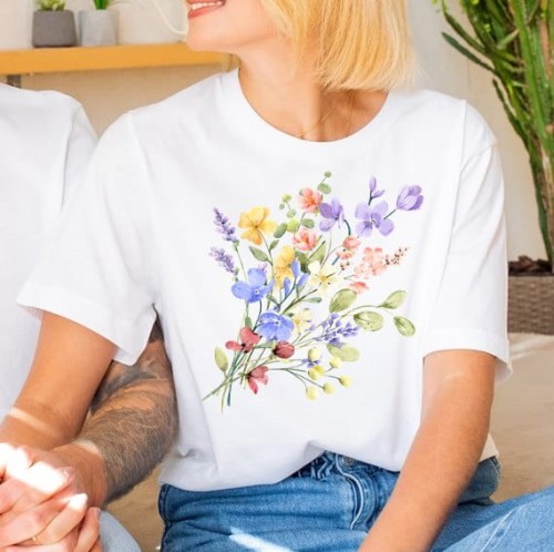 Biała damska koszulka z nadrukiem.jpg