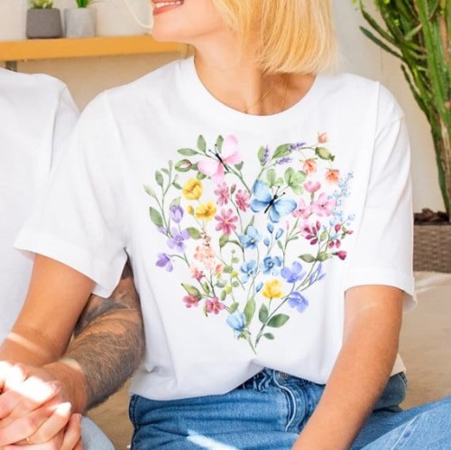 Biała damska koszulka z nadrukiem.jpg