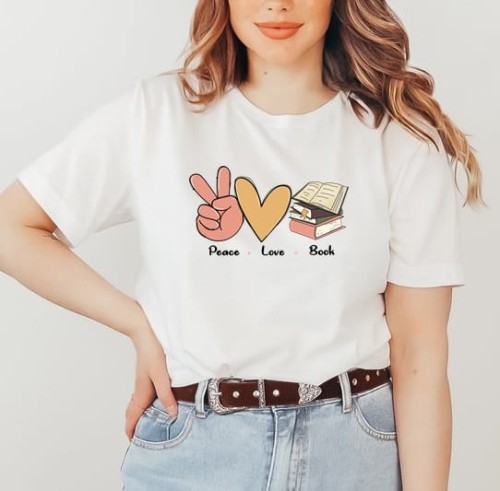 t-shirt damski z nadrukiem książki dla książkocholiczki.jpg