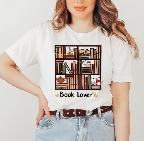 t-shirt damski z nadrukiem książki dla książkocholiczki.jpg