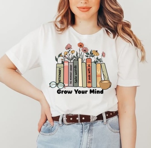t-shirt damski z nadrukiem książki dla książkocholiczki.jpg
