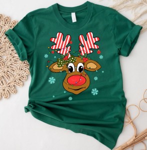 zielona koszulka z reniferem.jpg