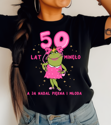 DAMSKA KOSZULKA NA 50 URODZINY - 50 lat minęło a ja nadal piękna i młoda na prezent.png