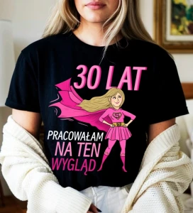 koszulka czarna na prezent na 30 urodziny, 30 lat pracowałam na ten wygląd.webp