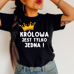 KRÓLOWA JEST TYLKO JEDNA - fajna damska koszulka na urodziny.png