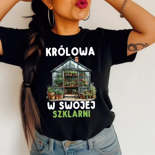 CZARNA DAMSKA KRÓLOWA W SWOJEJ SZLARNI.webp
