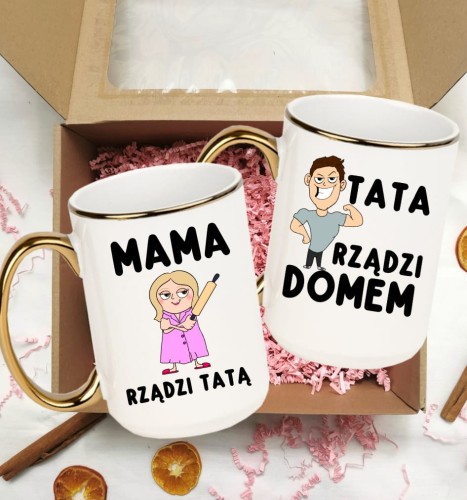 Zestaw prezentowy dla mamy i taty - ZESTAW KUBKÓW MAMA RZĄDZI TATĄ TATA RZĄDZI DOMEM B.jpeg