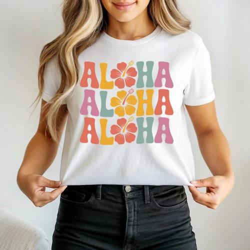 KOSZULKA BIAŁA Z NADRUKIEM ALOHA Z KWIATEM ZAMIAST LITERY O.webp