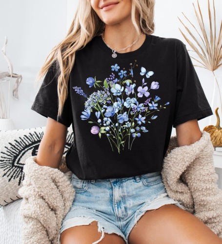 Czarna koszulka damska z nadrukiem niebieskich kwiatów.jpg