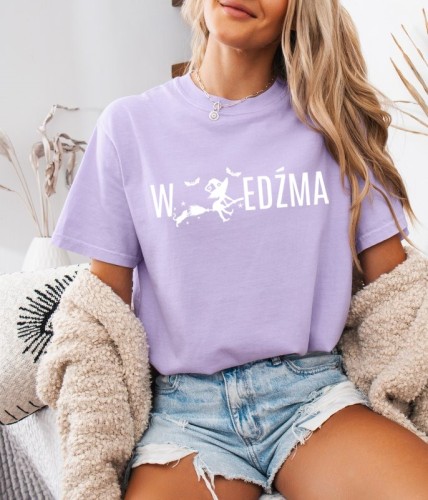 Fiołkowa koszulka damska z nadrukiem wiedźma.jpg