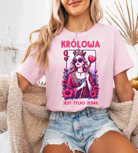 RÓŻOWA KOSZULKA Z NADRUKIEM KRÓLOWA JEST TYLKO JEDNA.jpg