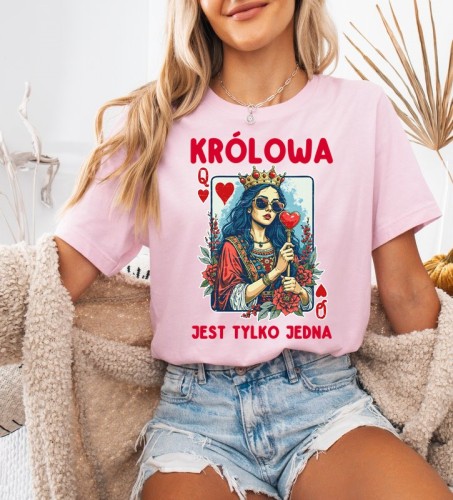 RÓŻOWA KOSZULKA Z NADRUKIEM KRÓLOWA JEST TYLKO JEDNA.jpg