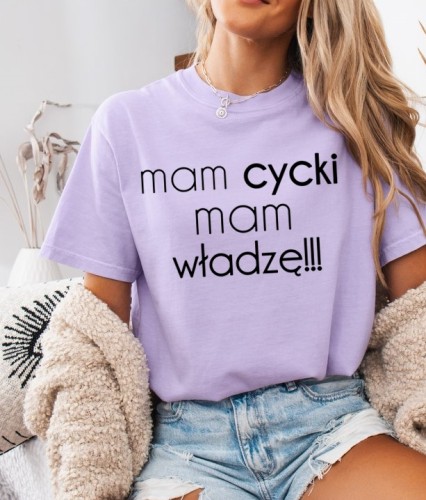 Fiołkowa Koszulka z fajnym nadrukiem mam cycki mam władzę