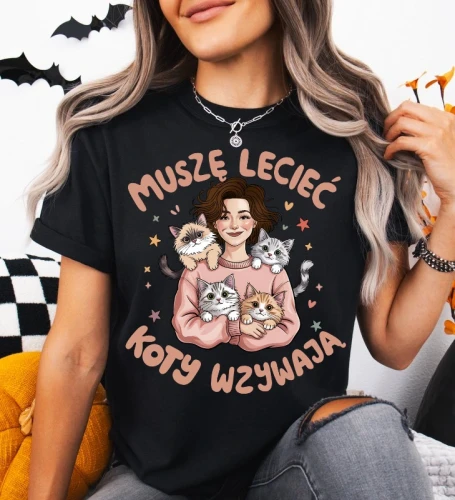 CZARNA KOSZULKA MUSZĘ LECIEĆ KOTY  WZYWAJĄ.webp