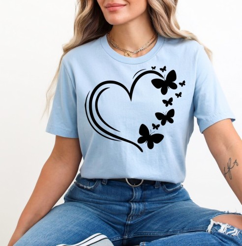 Niebieska koszulka z nadrukiem serca z motylami.jpg