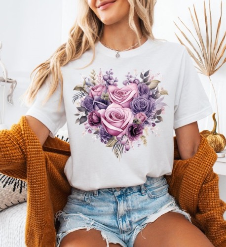 Biała damska koszulka z sercem z kwiatów.jpg