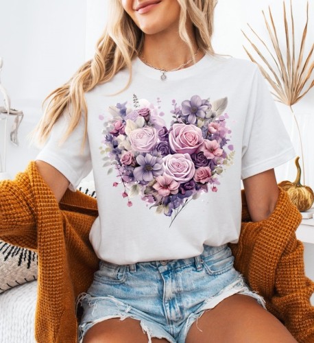Biała damska koszulka z sercem z kwiatów.jpg