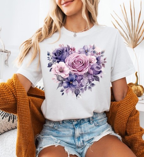 Biała damska koszulka z sercem z kwiatów.jpg