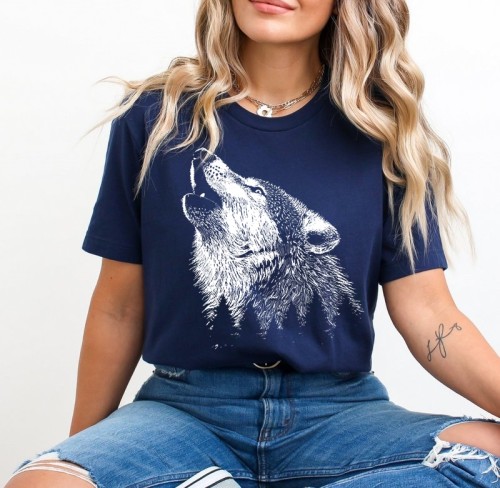 Granatowa koszulka z wilkiem.jpg