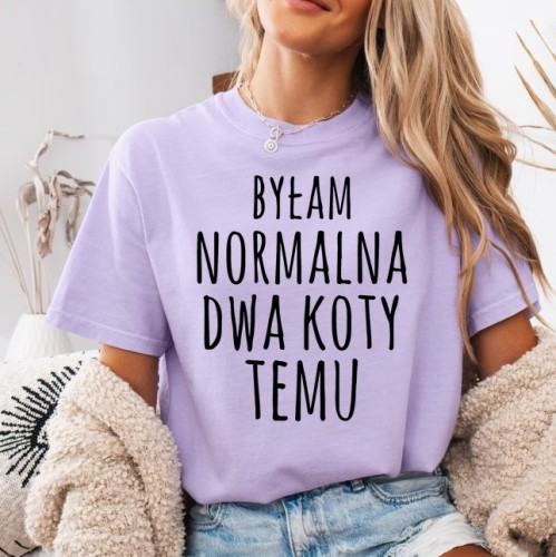 Fiołkowa koszulka damska DLA KOCIATY - BYŁAM NORMALNA DWA KOTY TEMU.jpg