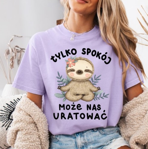 Fiołkowa koszulka damska TYLKO SPOKÓJ MOŻE NAS URATOWAĆ Z LENIWCEM.jpg