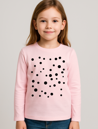 Różowa koszulka z długim rękawkiem na Dzień Kropki dla dziewczynki w czarne kropki.png