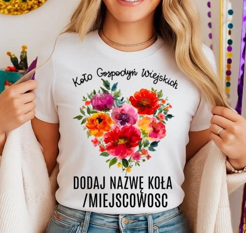 Koszulka dla koło gospodyń wiejskich z sercem w kwiaty - z nazwą koło gospodyń wiejskich .webp
