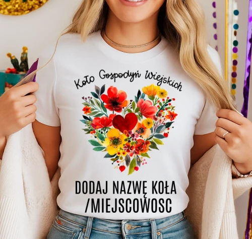 Koszulka dla koło gospodyń wiejskich z sercem w kwiaty - z nazwą koło gospodyń wiejskich .webp