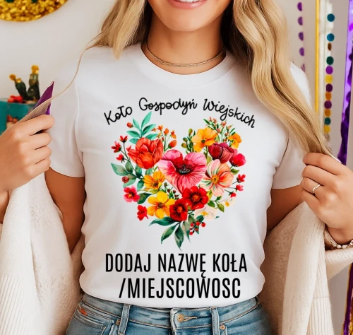 Koszulka dla koło gospodyń wiejskich z sercem w kwiaty - z nazwą koło gospodyń wiejskich .webp