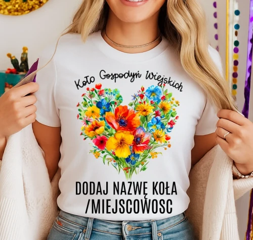 Koszulka dla koło gospodyń wiejskich z sercem w kwiaty - z nazwą koło gospodyń wiejskich .webp
