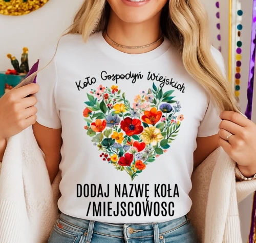 Koszulka dla koło gospodyń wiejskich z sercem w kwiaty - z nazwą koło gospodyń wiejskich .webp