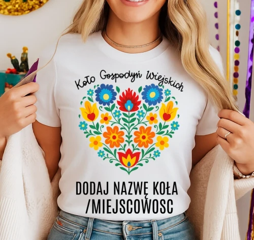 Koszulka dla koło gospodyń wiejskich z sercem w kwiaty - z nazwą koło gospodyń wiejskich .webp