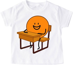 Koszulka na dzień kropki z pomarańczową kropką w szkolnej ławce