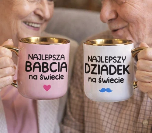 ZESTAW KUBKÓW DLA BABCI I DZIADKA - NAJLEPSZA BABCIA NA ŚWIIECIE, NAJLEPSZY DZIADEK NA ŚWIECIE.webp