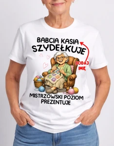 KOSZULKA DLA BABCI ''BABCIA SZYDEŁKUJE MISTRZOWSKI POZIOM PREZENTUJE'' Z IMIENIEM