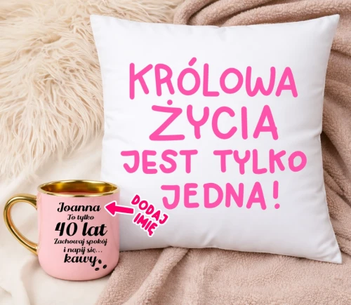 Prezent na 40 urodziny dla koleżanki kubek oraz poduszka KRÓLOWA ŻYCIA JEST TYLKO JEDNA.webp