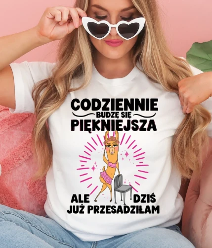 Damska koszulka na prezent - CODZIENNIE BUDZĘ SIĘ PIĘKNIEJSZA ALE DZIŚ TO JUŻ PRZESADZIŁAM.webp