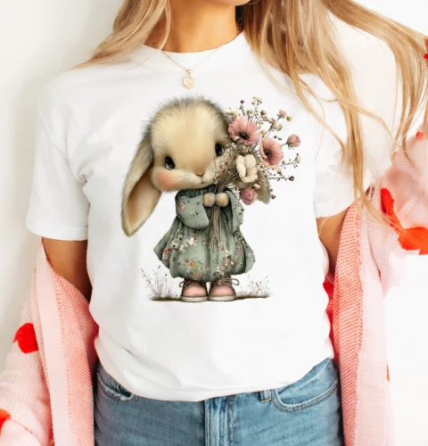 DAMSKA KOSZULKA Z ZAJĄCZKIEM Z KWIATAMI.webp