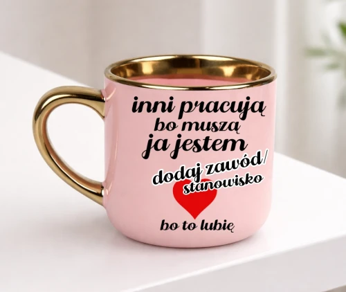 Kubek dla koleżanki z pracy na prezent - INNI PRACUJĄ BO MUSZĄ.webp